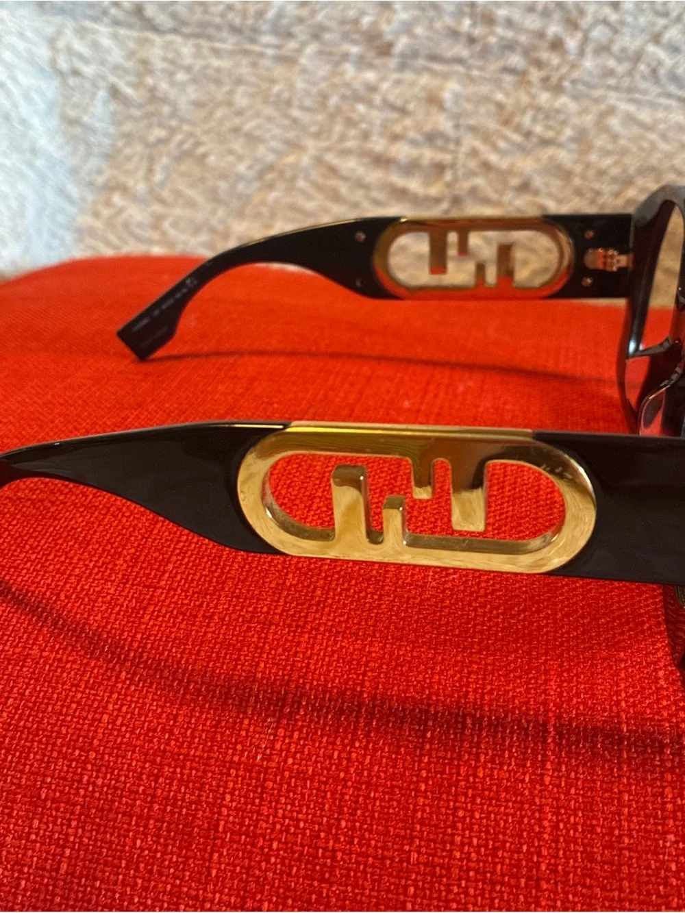 FENDI O'LOCK 40048 Tortoise Oversized Fashion FF Lock Logo Sunglasses FE40048U